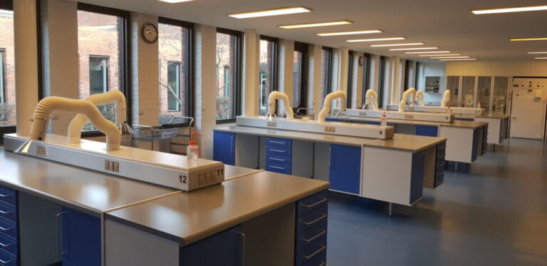 Extraction arms for Pharmakon